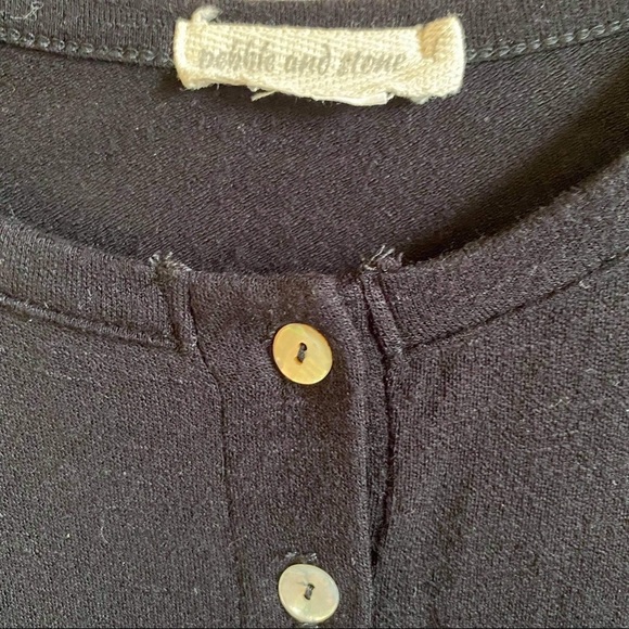 pebble and Stone short sleeve shirt with iridescent buttons - Picture 4 of 5